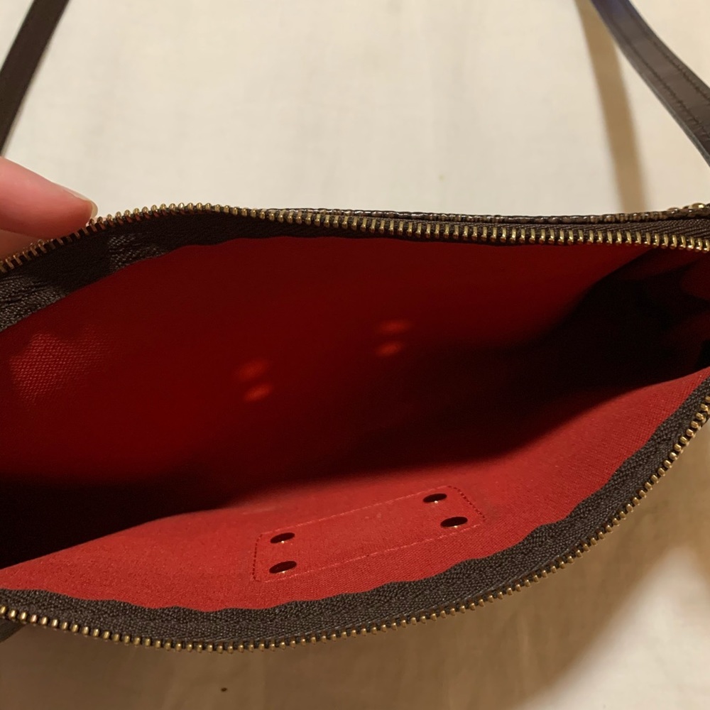 Small Louis Vuitton crossbody with little chain